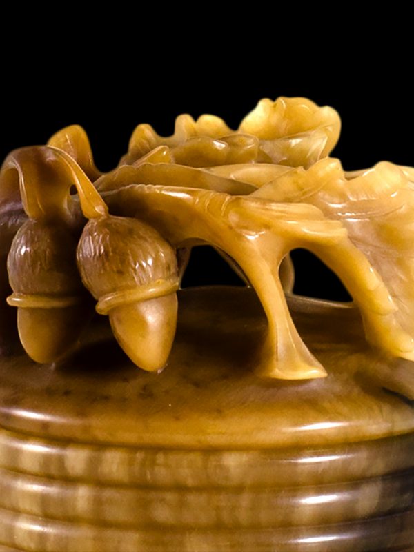 agata-alabaster-box-with-acorns-and-leaves