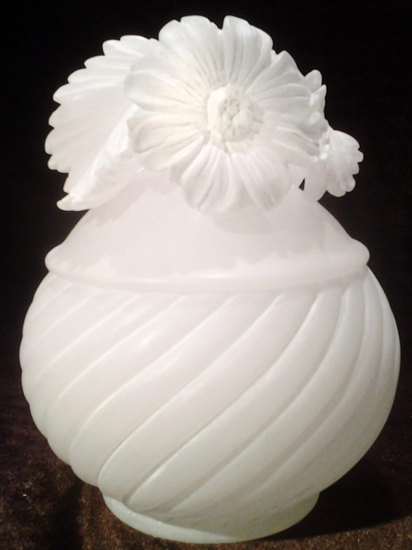 white-alabaster-box-with-daisies